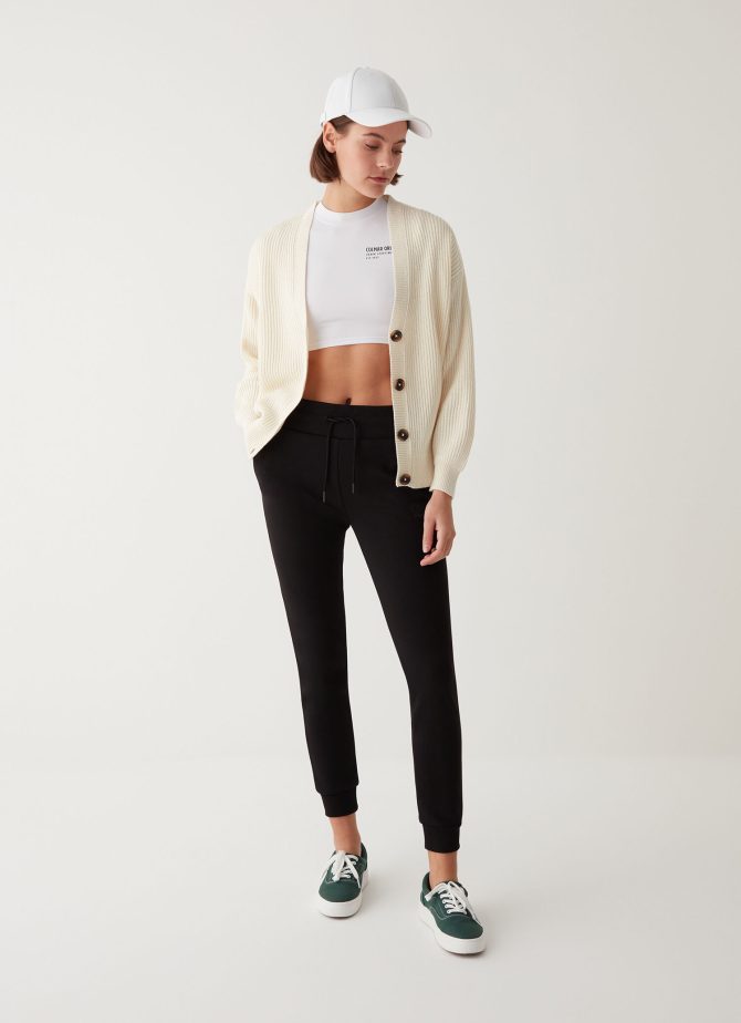 Jogger trousers with drawstring at the waist