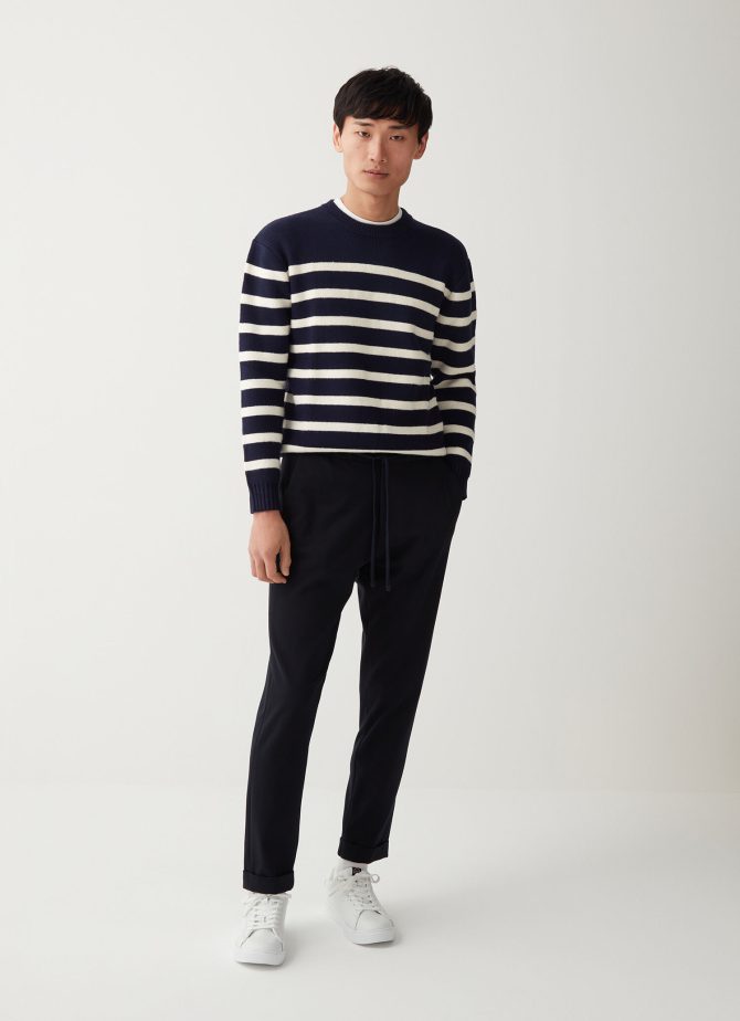 Trousers with drawstring and turn-ups