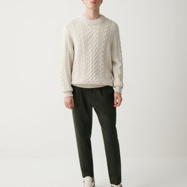 Classic trousers with front pleats