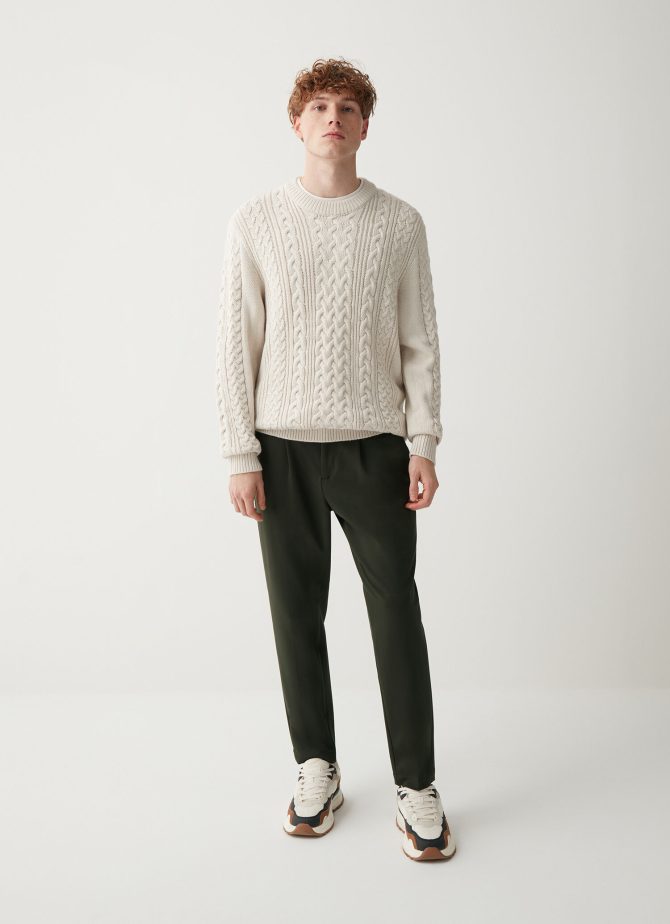 Classic trousers with front pleats