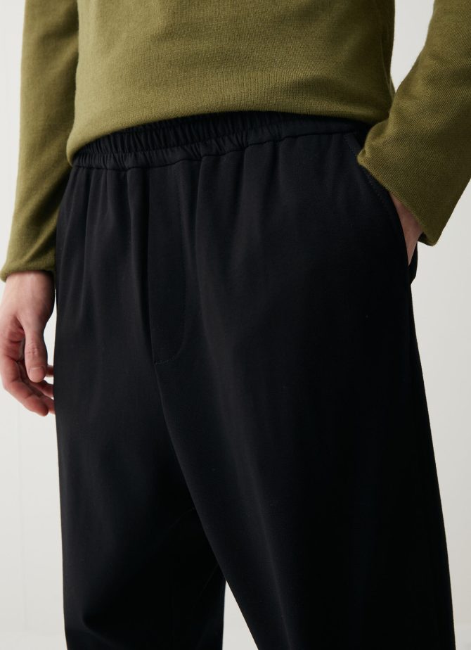 Comfortable trousers with side pockets - Image 3