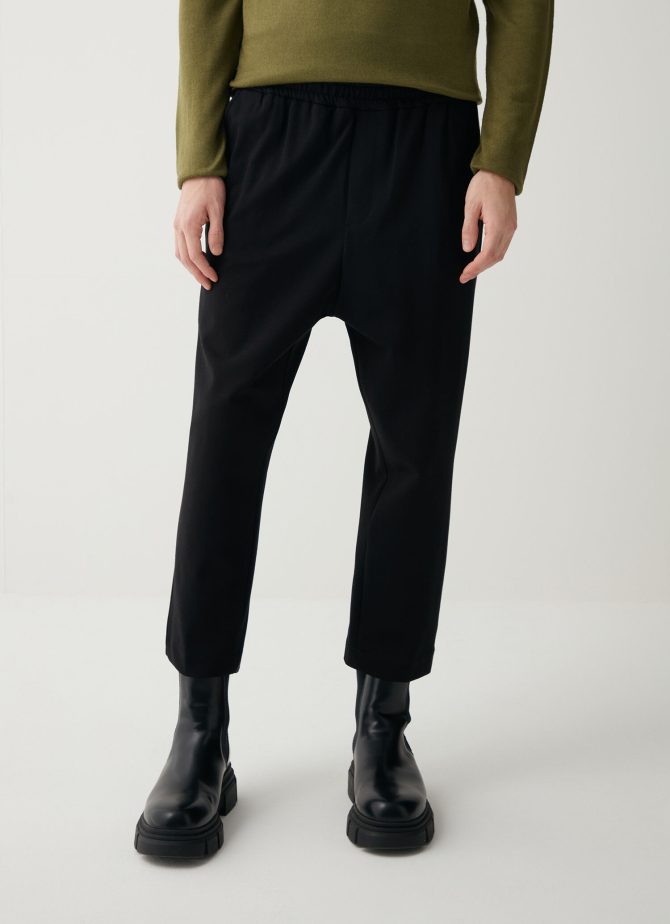 Comfortable trousers with side pockets - Image 2