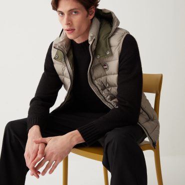 Down vest with detachable hood