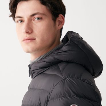 Sporty down jacket with fixed hood
