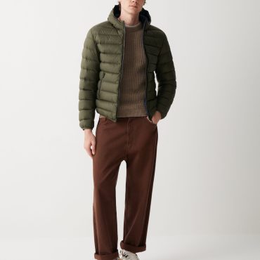 Sporty down jacket with fixed hood