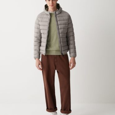 Sporty down jacket with fixed hood