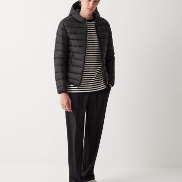 Sporty down jacket with fixed hood