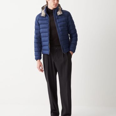 Sporty down jacket with detachable hood