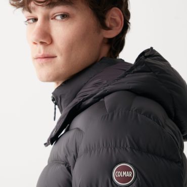 Sporty down jacket with detachable hood