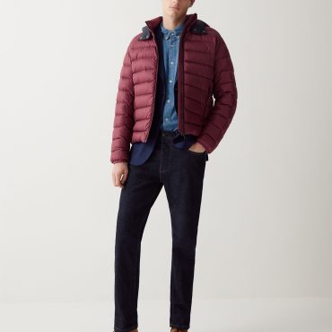 Sporty down jacket with detachable hood