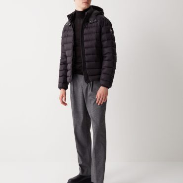 Sporty down jacket with detachable hood