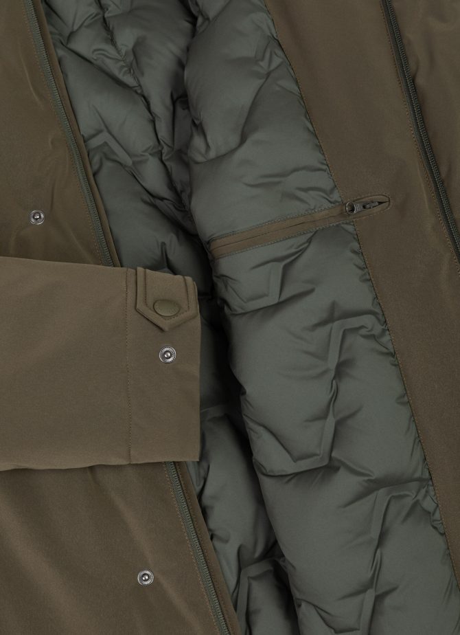 Sporty down jacket with rear vent - Image 6