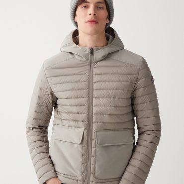 Sporty down jacket with fixed hood