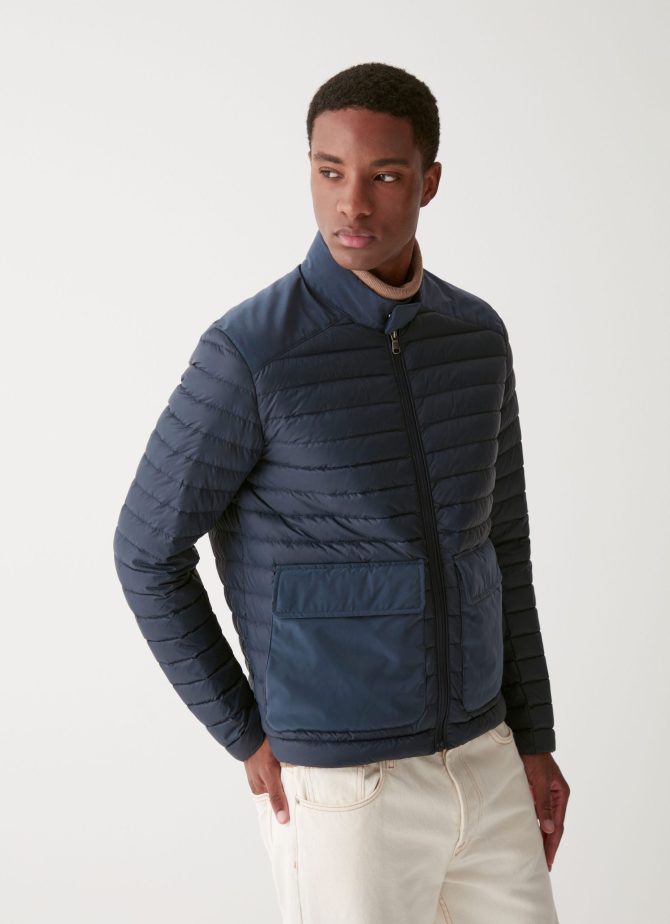 Sporty down jacket with toggle at the collar