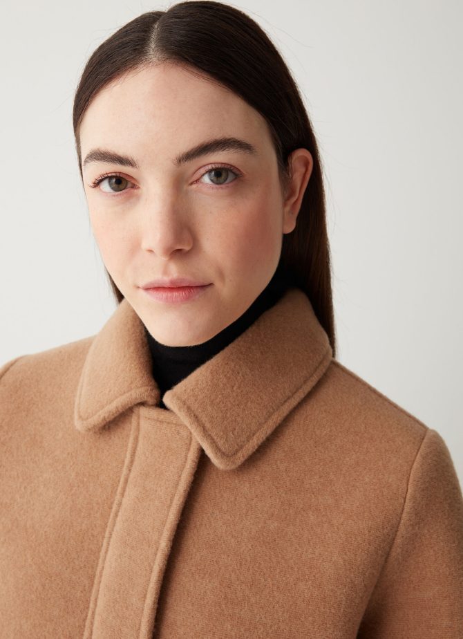 Coat with shirt collar in wool cloth. - Image 2