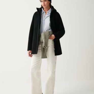 Hooded coat in woolen cloth