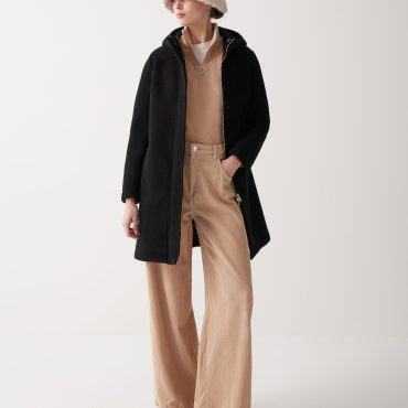 Hooded coat in woolen cloth