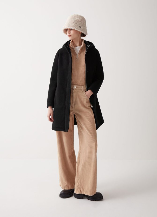 Hooded coat in woolen cloth