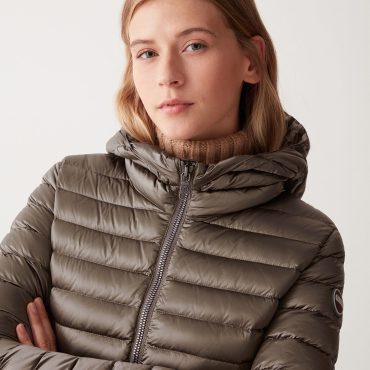 Fitted iridescent down jacket with hood