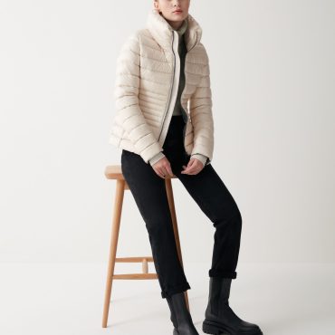 Down jacket with ribbed knit cuffs