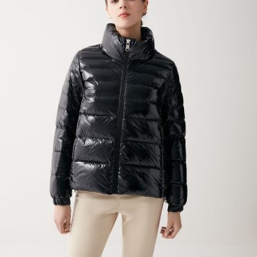 Down jacket with high collar and elasticated cuffs