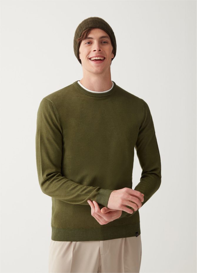 Crew neck pullover in 100% merino wool