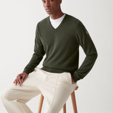 Wool and cashmere V-neck pullover