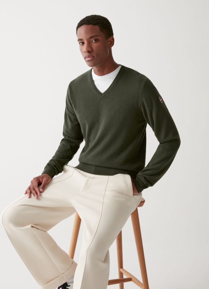 Wool and cashmere V-neck pullover