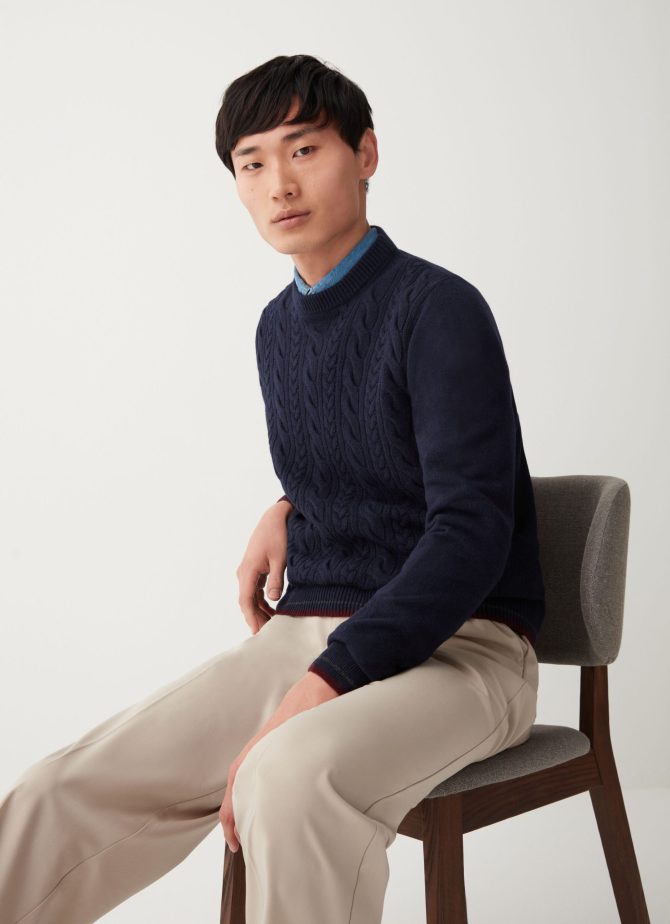 Crew-neck cable-knit pullover
