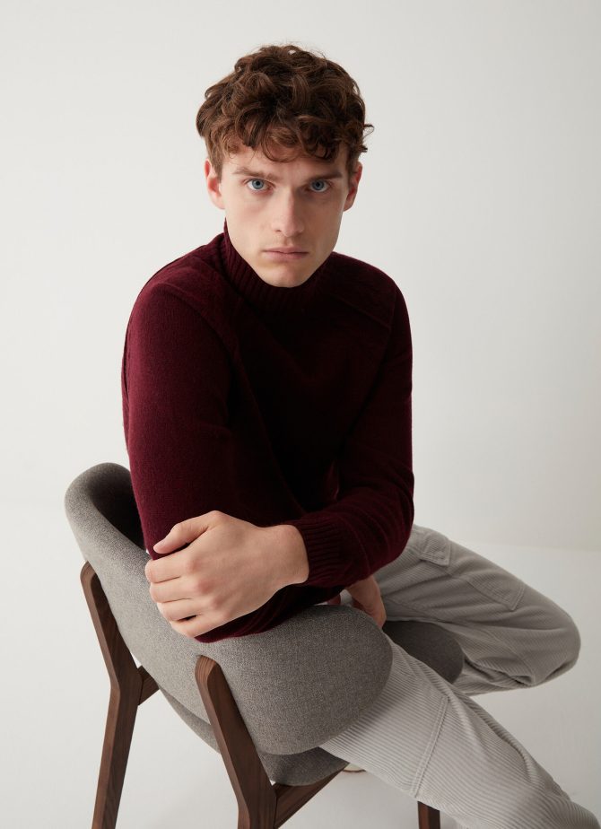 Cashmere-blend polo-neck pullover