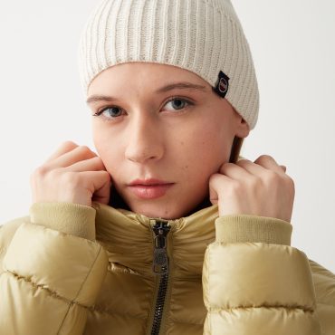 Women's wool hat with lurex thread