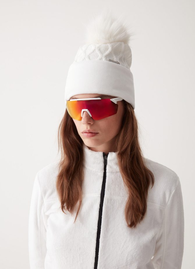 Viscose blend hat with pom pom