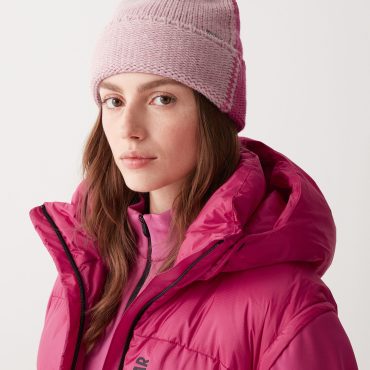 Two-tone hat with turn-up