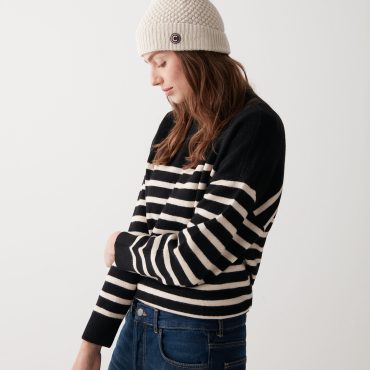 Women's hat with rice grain knit stitch