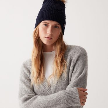 Women's hat with rice grain knit stitch