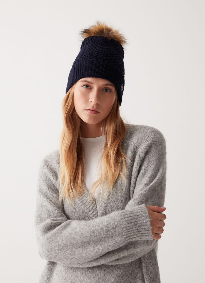 Women's hat with rice grain knit stitch