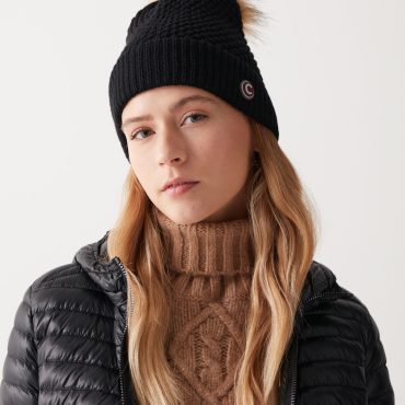 Women's hat with rice grain knit stitch