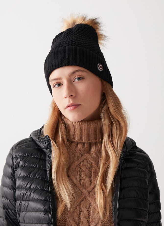 Women's hat with rice grain knit stitch