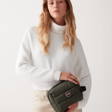 Padded and quilted unisex mini bag