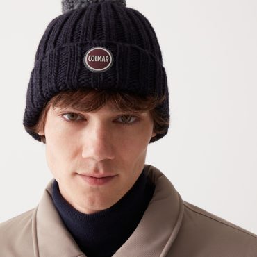 Unisex cap with maxi pompon
