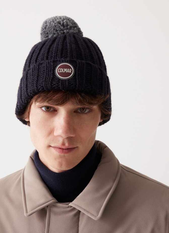 Unisex cap with maxi pompon