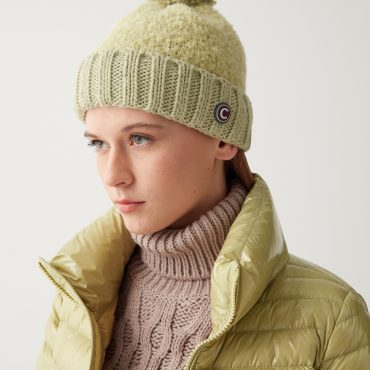 Unisex bouclé cap with pompon