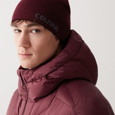 Reversible hat with jacquard maxi-logo