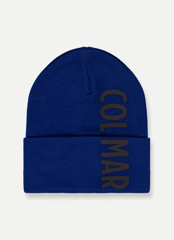 Hat with turn-up and raised print
