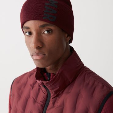 Hat with turn-up and raised print