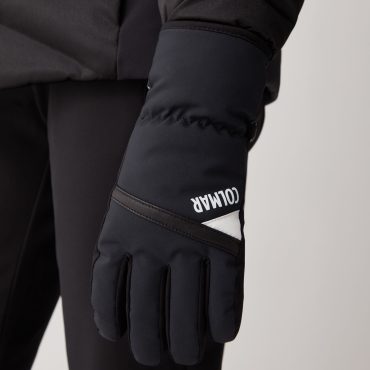 Ski gloves with graphene lining