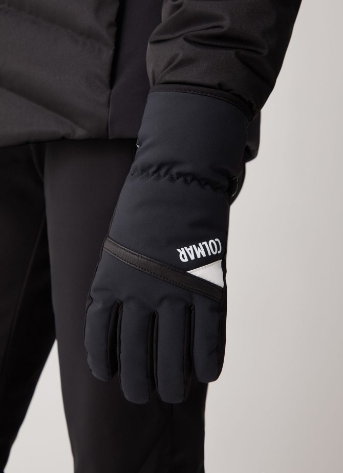 Ski gloves with graphene lining