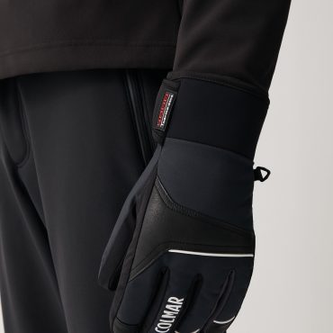 Ski gloves with graphene lining