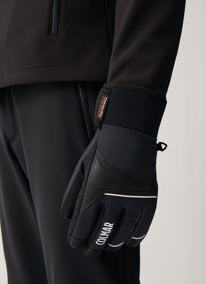 Ski gloves with graphene lining