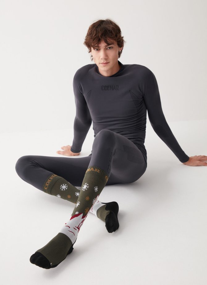 Unisex socks with snow flakes and skis - Image 2